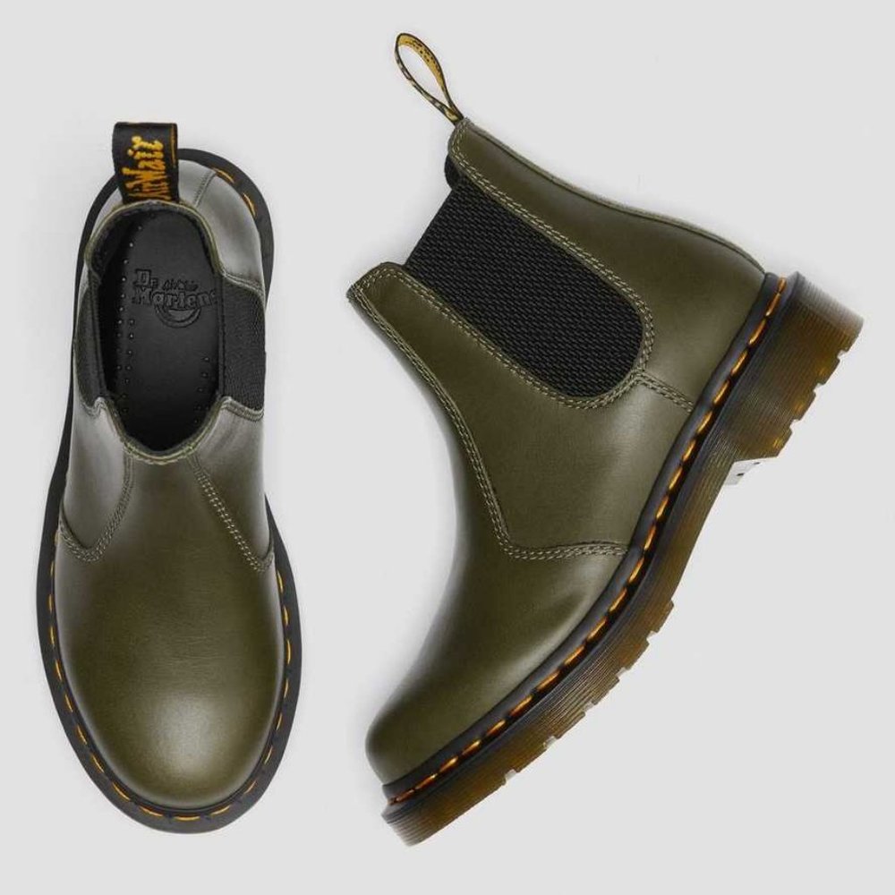 2976 Dr. Martens Wanama Leather Chelsea Boots in Olive